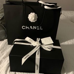 Meet your Posher, Ebony